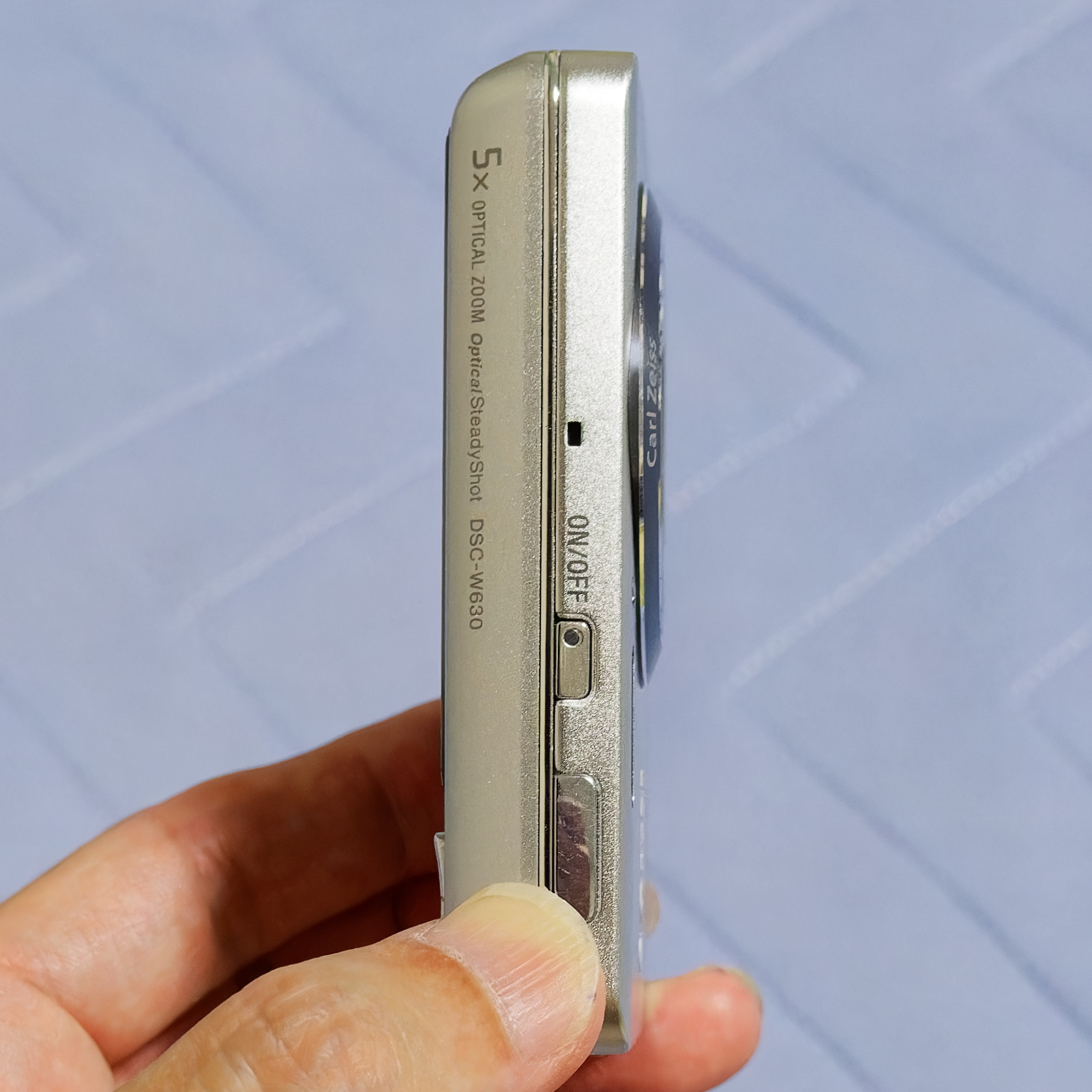 ソニー サイバーショット DSC-W630　カメラの厚み（画像）
